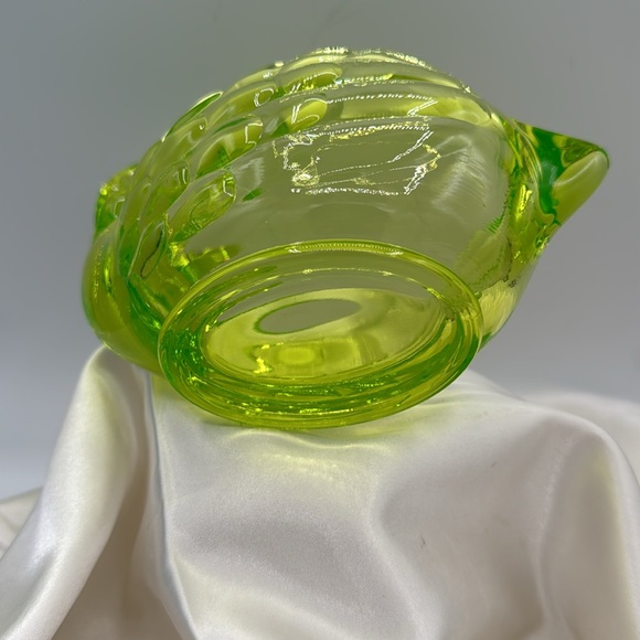 Viking Uranium Glass Swan Dish - Picture 5 of 5